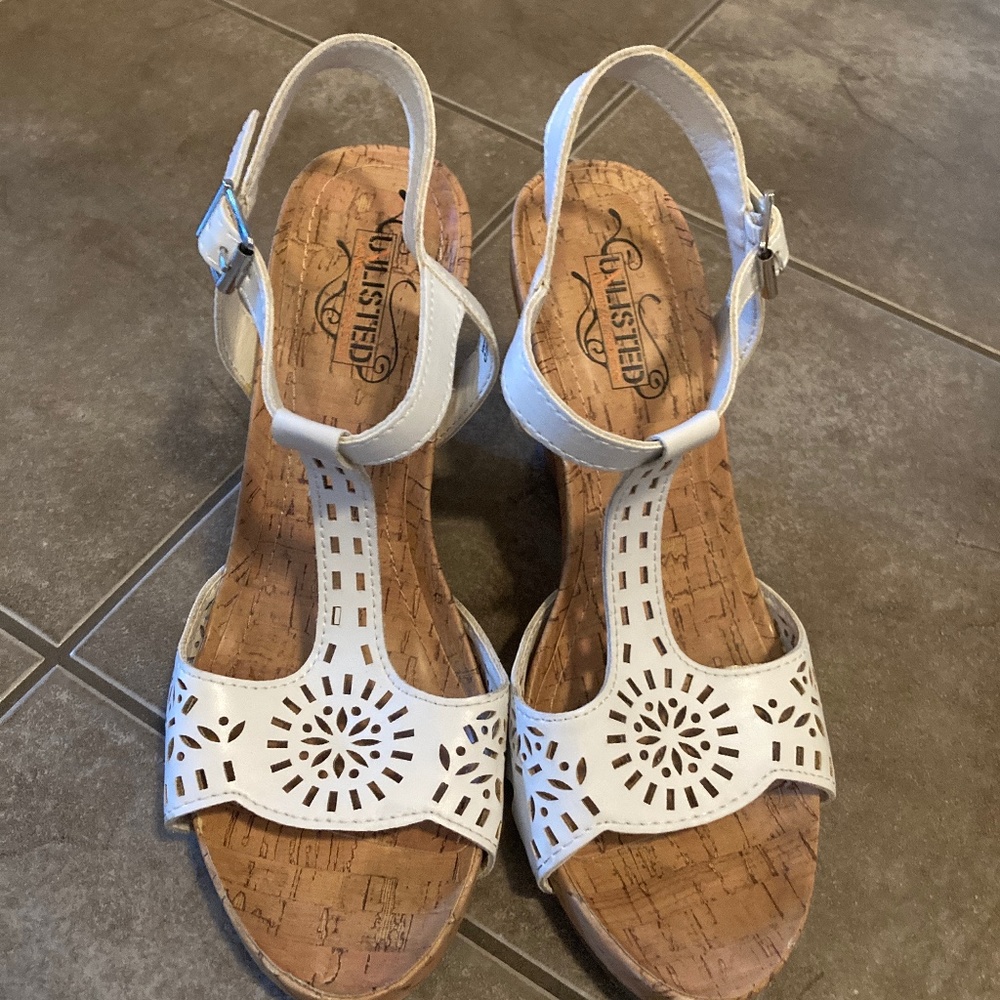 Unlisted by Kenneth Cole white sandals, size 7M